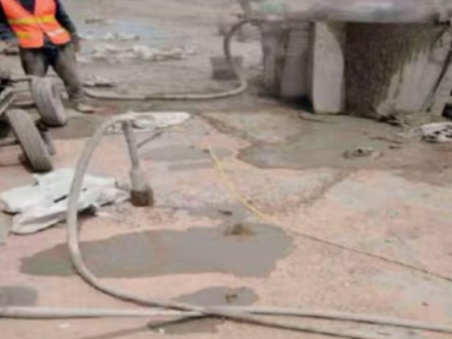 南平水泥混凝土路面板底注浆技术 路面脱空注浆整治方案